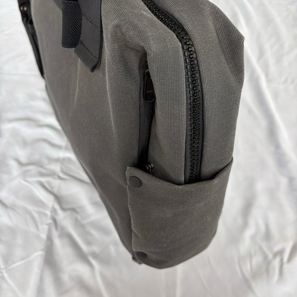 PacSafe Gray Briefcase InstaSafe Series w/RFID - Picture 6 of 16